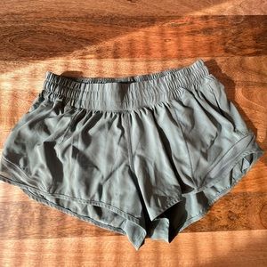 Lululemon hottyhot shorts 2.5” size 6